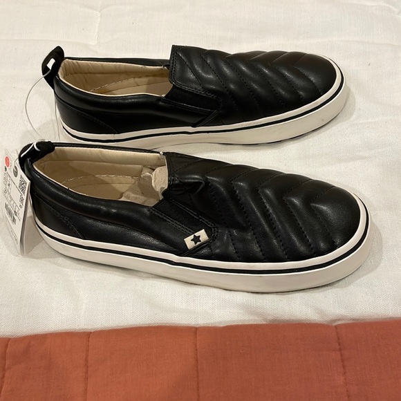 Cute shoes that are black